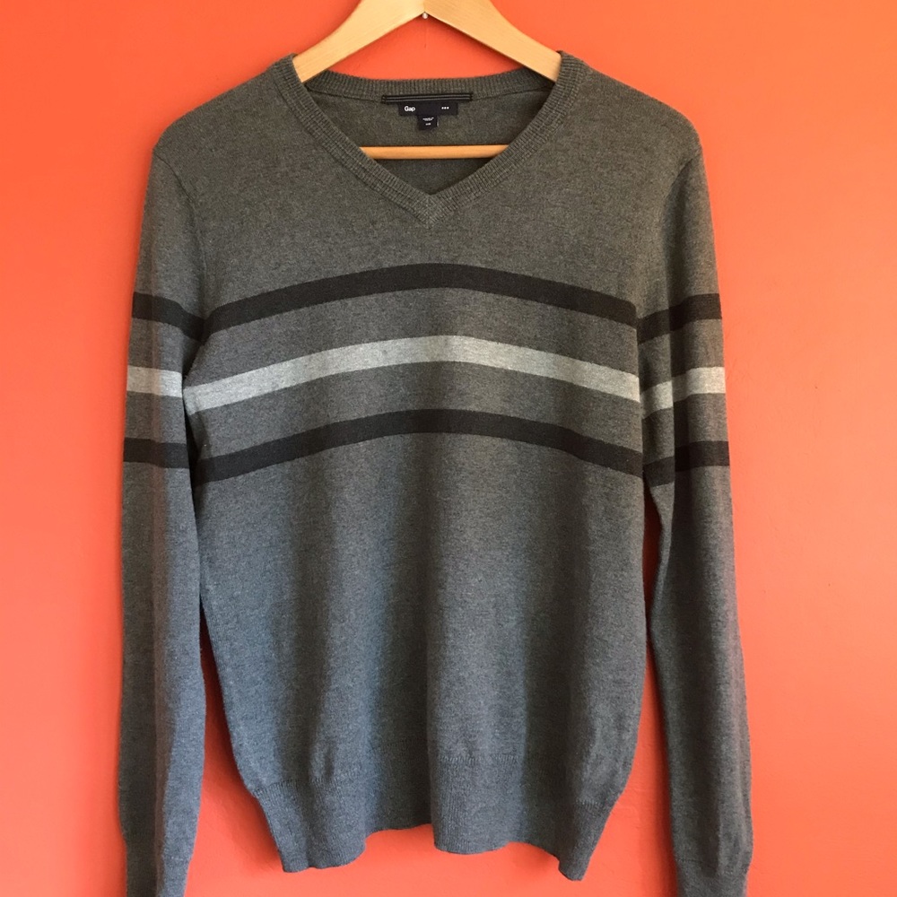 SALE!!! Gap V Neck, striped, size xs
